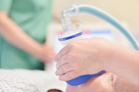 Ein Patient unter Narkose in der Klinik für Anästhesiologie