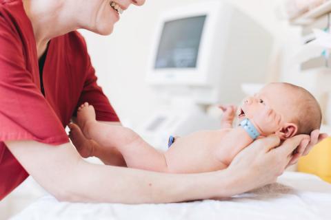 Geburtshilfe Untersuchung Neugeborenes