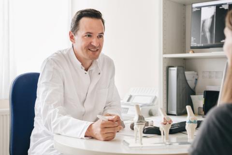 Orthopädische Klinik Patientengespräch