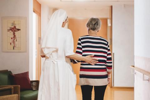 Palliativstation Unterstützung beim Gehen