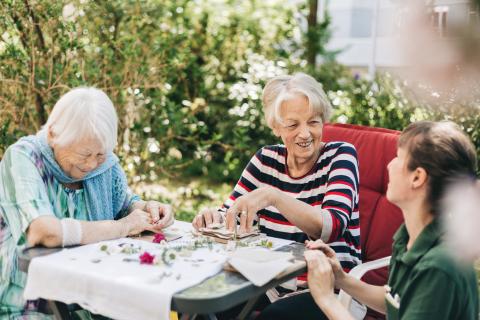 Palliativstation Ergotherapie Arbeit mit Trockenblumen