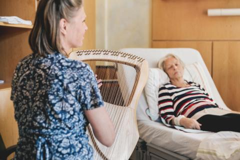 Palliativstation Musiktherapie Instrument