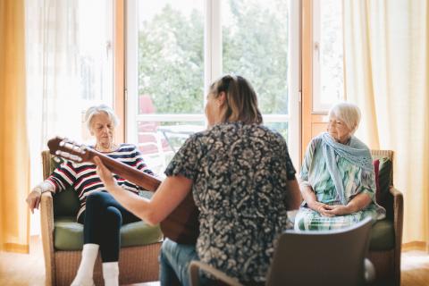 Palliativstation Musiktherapie Gitarre
