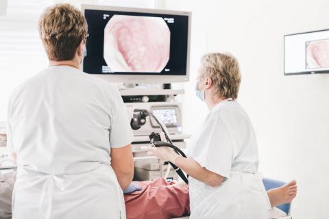 Endoskopische Untersuchung eines Patienten in der Klinik für Innere Medizin.
