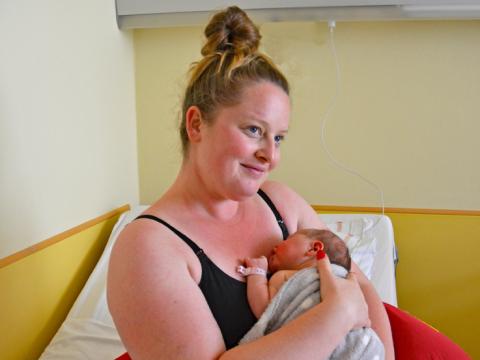 1000. Geburt 2022, Mutter und Baby Alva