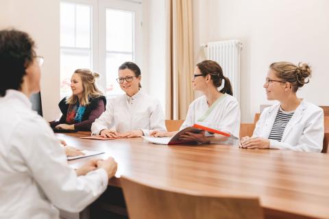 Schmerztherapie: Interdisziplinäre Zusammenarbeit unter ärztlicher Leitung