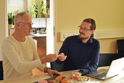 IT-Abteilung Krankenhaus Staffelstabübergabe alter zu neuer Leiter