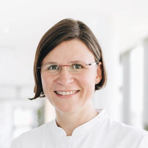 portrait Dr. med. Astrid Flötgen, Leitende Oberärztin der Klinik für Chirurgie