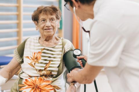 Behandlung im Zentrum für Altersmedizin am Krankenhaus St. Joseph-Stift.