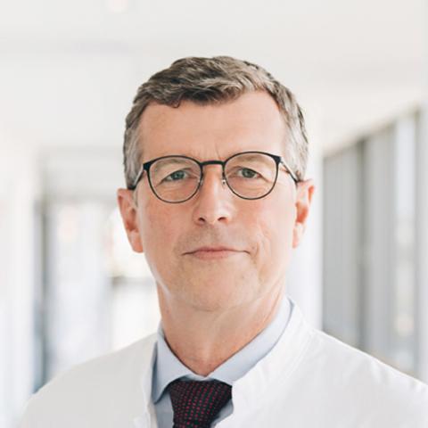 Portrait Dr. Axel Gatzweiler, Chefarzt der Klinik für Gynäkologie und Geburtshilfe