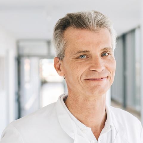 Portrait Prof. Dr. med. Matthias Hübler, Chefarzt der Klinik für Anästhesiologie