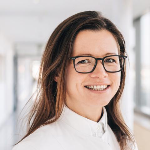 Portrait Dr. Franziska Hannawald, Oberärztin der Klinik für Schmerztherapie