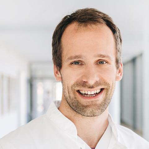 Portrait Dr. Sebastian Beer, Oberarzt der Klinik für Innere Medizin