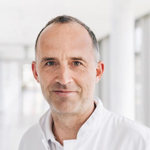 Dr. Albrecht Hartmann, Oberarzt der Klinik für Gynäkologie und Geburtshilfe