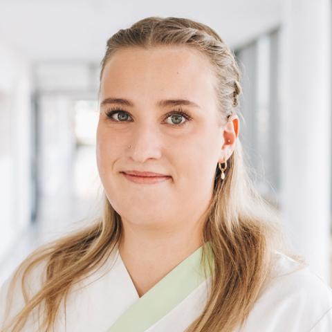 Portrait Josefin Hörnig, Teamleitung Pflege, Geriatrie Station W2