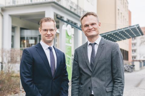 Geschäftsführerwechsel im St. Joseph-Stift zum 01.01.2023: Links Viktor Helmers, der neue und rechts Peter Pfeiffer, der bisherige Geschäftsführer.