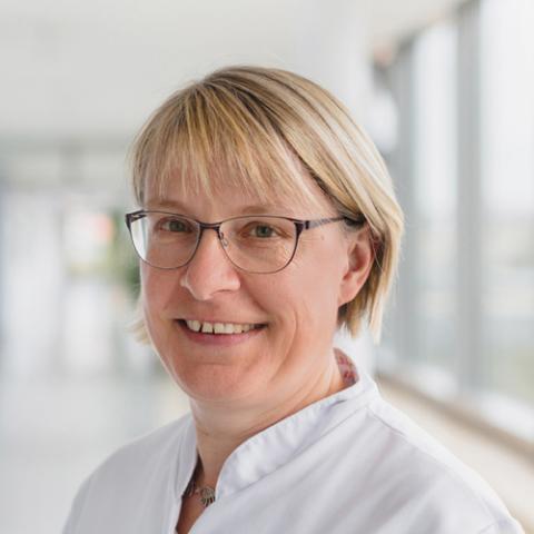 Portrait Dr. Juliane Müller, Oberärztin der Klinik für Innere Medizin