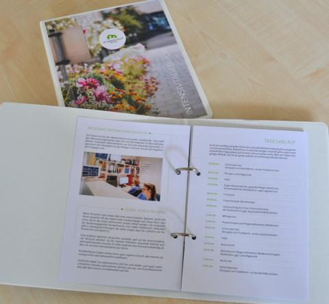 ITS-Tagebuch, Einband und geöffnetes Buch.