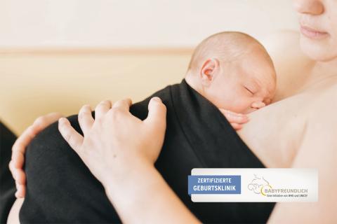 Rezertifizierung Babyfreundlich: Mutter mit Neugeborenem im Krankenhaus St. Joseph-Stift.