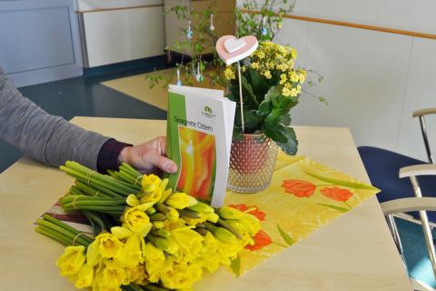 Ostergrüße im Krankenhaus St. Joseph-Stift Dresden – frohe Botschaft für Patienten und Mitarbeiter.