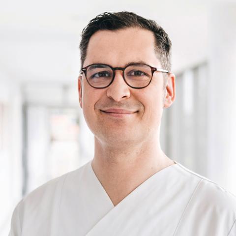 Portrait Maximilian Frank, Fachkraft für Krankenhaushygiene und Infektionsschutz am St. Joseph-Stift Dresden