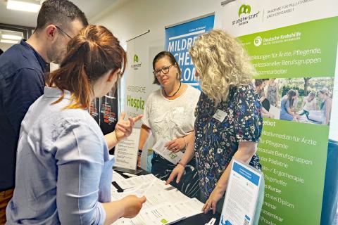 Sächsischer Hospiz- und Palliativtag 2023 – Am Stand der Akademie für Palliativmedizin und Hospizarbeit.