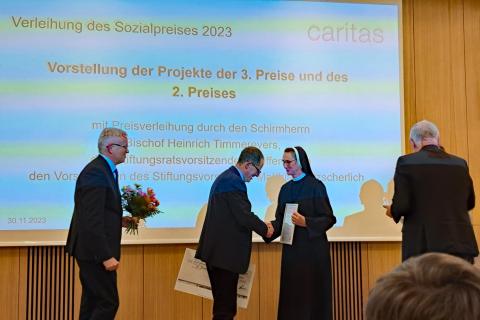 Verleihung des Caritas Sozialpreises 2023 im Rahmen einer Festveranstaltung am 30.11.2023 an Schwester Dolores vom Krankenhaus St. Joseph-Stift Dresden.