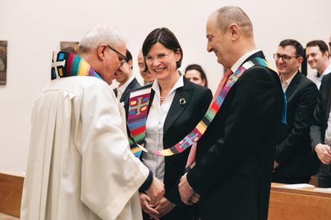 Gottesdienst anlässlich des Chefarztwechsels mit Dompfarrer Norbert Büchner, hier beim Segen für Dr. Astrid Flötgen und Dr. Martin Freitag.