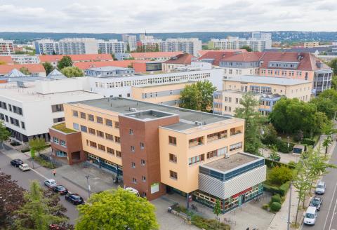 Außenansicht Krankenhaus St. Joseph-Stift Dresden, Luftaufnahme einer Drohne aus Richtung des Franziska-Werner-Hauses.
