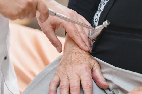 Untersuchung in der geriatrischen Institutsambulanz