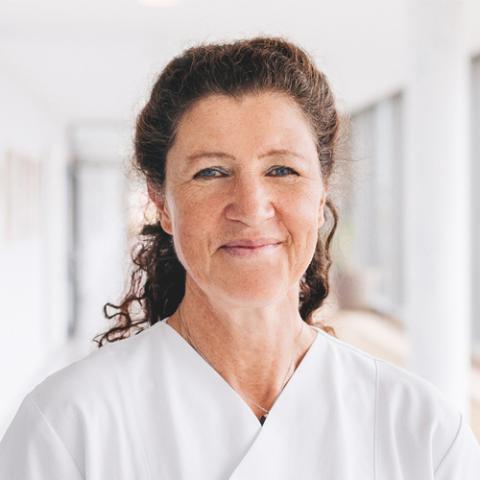 Portrait Angelika Herzog, Chefärztin der Klinik für Innere Medizin, Fachabteilung für Geriatrie und Palliativmedizin