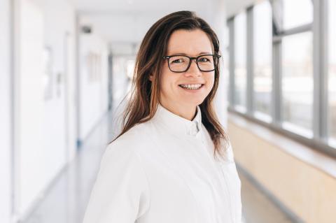 Portrait der Oberärztin Dr. Franziska Hannawald für Newsbeitrag