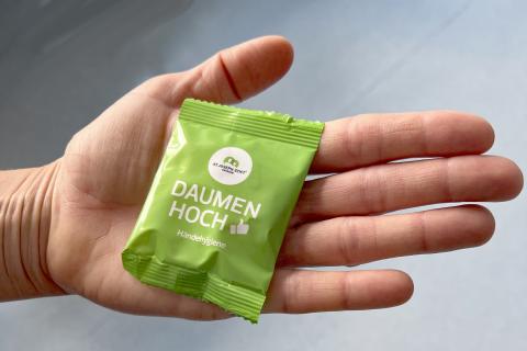 Als Dankeschön für die Beteiligung an den Aktionen des Hygiene-Teams zum Tag der Händehygiene gab es Gummibärchen mit "Daumen hoch".