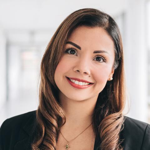 Portrait Julia Damerius, Leiterin Finanzen