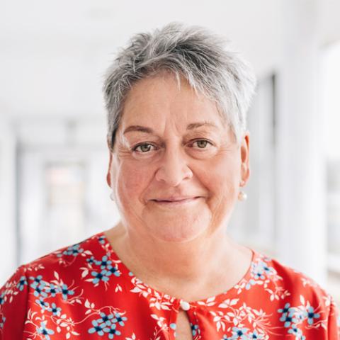 Portrait Manuela Schauer, Mitarbeiterin Akademie für Palliativmedizin und Hospizarbeit / Sekretariat