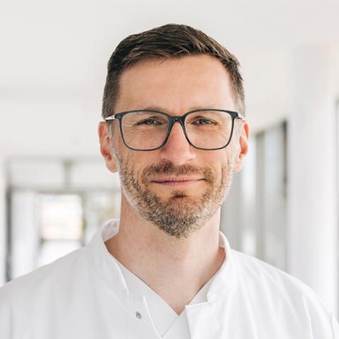 Portrait Dr. med. Sven Pannach, Oberarzt der Klinik für Innere Medizin
