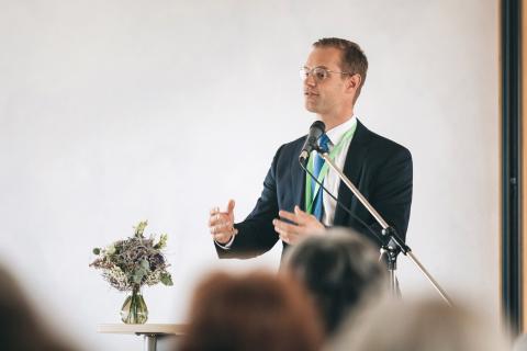 Eröffnung des Tageshospizes im Marienhospiz am 22.10.2025: Ansprache von Geschäftsführer Viktor Helmers beim Festakt.