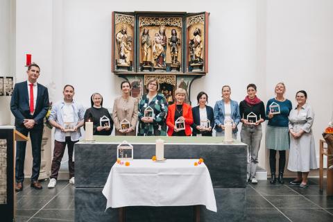 Eröffnung des Tageshospizes im Marienhospiz am 22.10.2025: Das Team des Tageshospizes nach der Segnung in der Kapelle.
