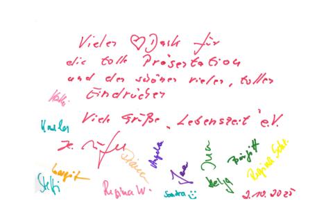 Gästebucheintrag zur Ausstellung "In Würde Abschied nehmen", handschriftliche Widmung von Ausstellungsbesuchern.