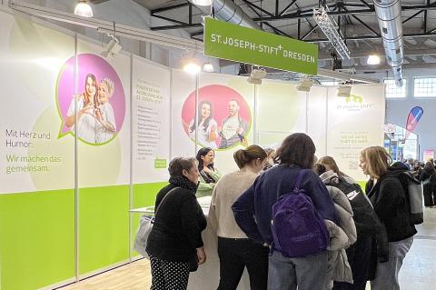 Messe KarriereStart, Stand St. Joseph-Stift Dresden in der Messe Dresden, Halle 2, Stand C7.