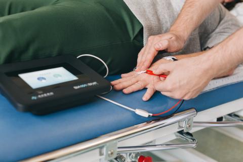 Sportmedizinische Diagnostik, Messung Körperfettanteil etc., Detailaufnahme.