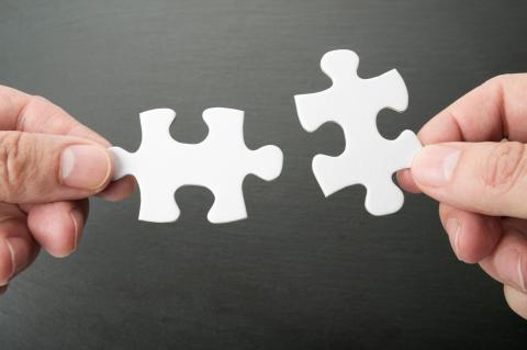 Sinnvolle Ergänzung: Videosprechstunde neu in ausgewählten Fachbereichen. Im Bild: zwei Puzzleteile, die sich ergänzen.