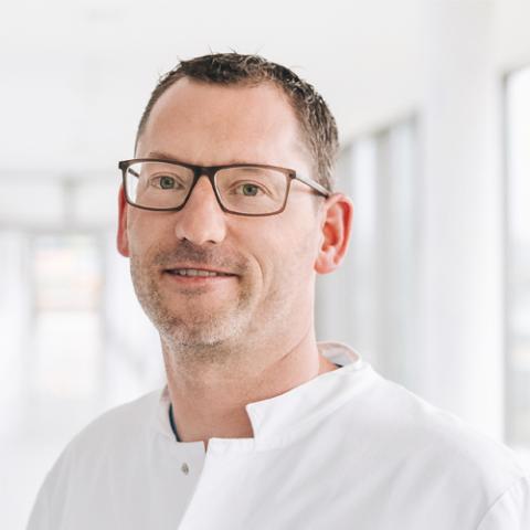 Portrait Oberarzt Dr. med. Benedikt Stuhldreier, Klinik für Innere Medizin