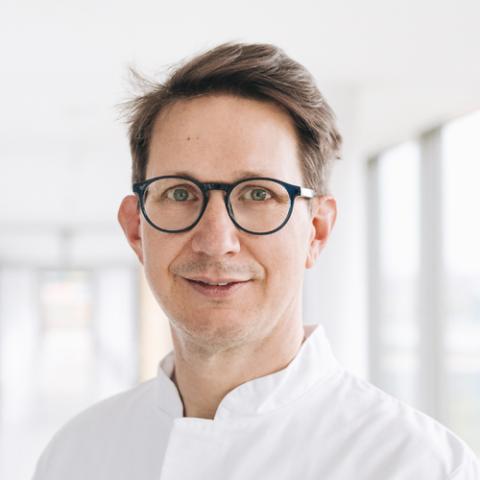 Portrait Michael Nebe, Oberarzt der Klinik für Innere Medizin