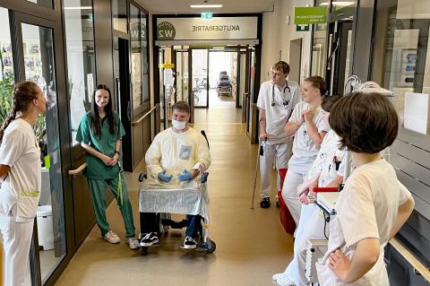 Tag der Mitarbeitergesundheit und Händehygiene 2026: Aktionstag auf Station, Schulung mit Suche nach Hygienefehlern, hier auf der Geriatrie.