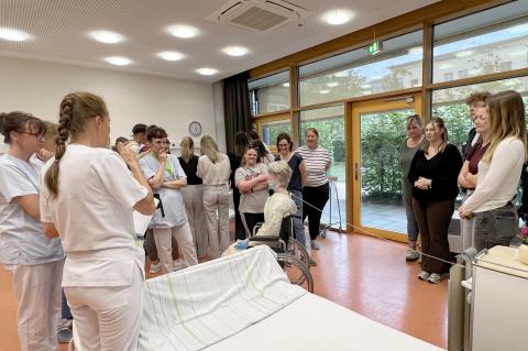 Tag der Mitarbeitergesundheit und Händehygiene 2026: Hygienestation mit Workshop als Teil der Veranstaltung.