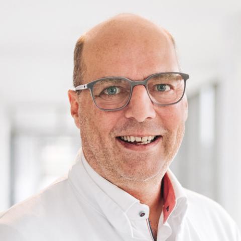 Portrait Standortleiter der Klinik für Plastische Chirurgie, Dr. med. Jens-Peter Sieber